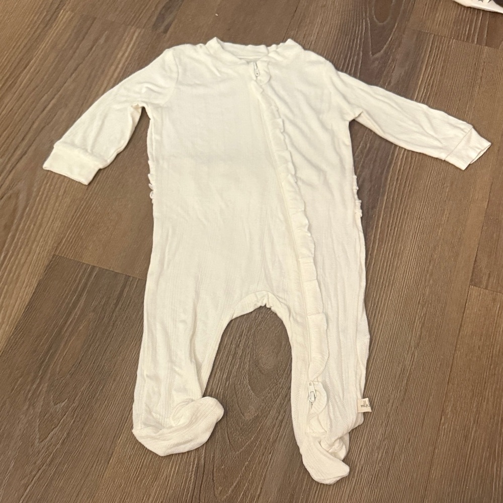 NWOT Milkberry white heart ribbed ruffle bamboo viscose footie